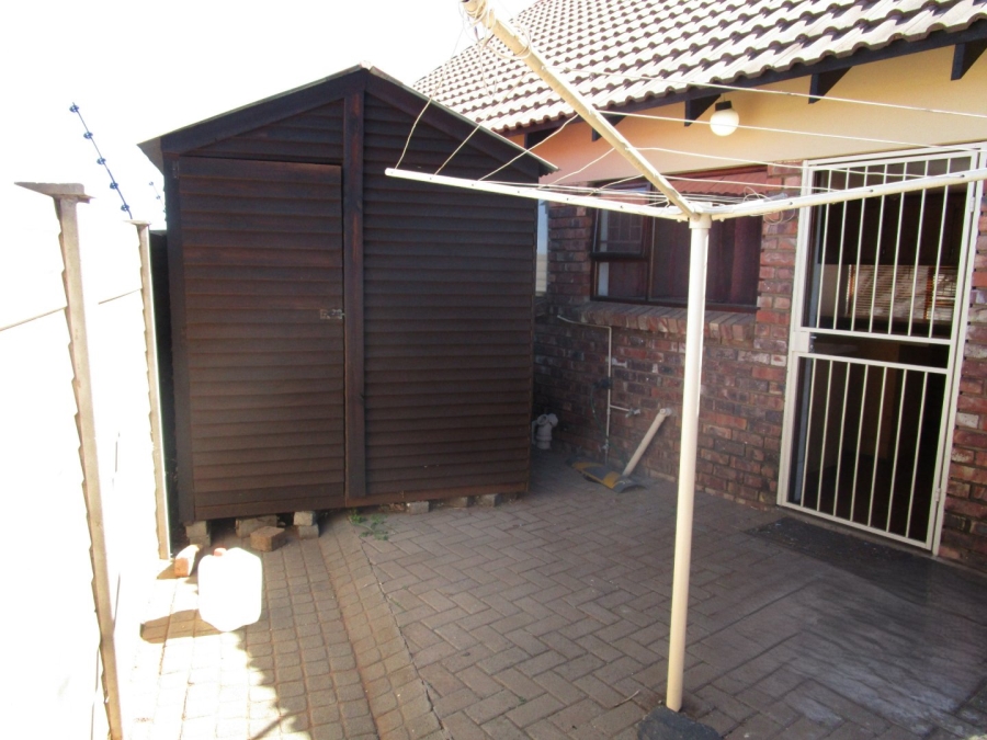 2 Bedroom Property for Sale in Langenhovenpark Free State